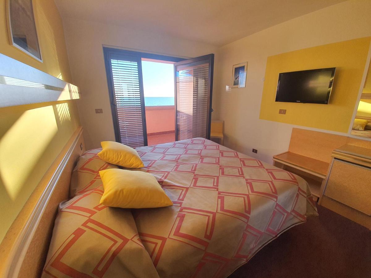 Hotel Antares Градо Экстерьер фото
