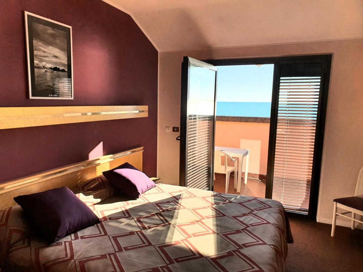Hotel Antares Градо Экстерьер фото
