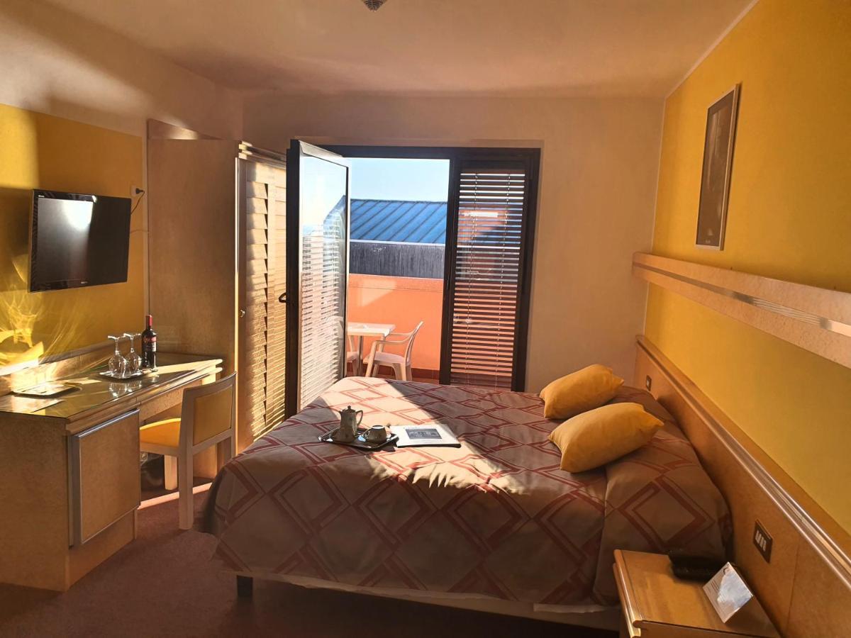 Hotel Antares Градо Экстерьер фото