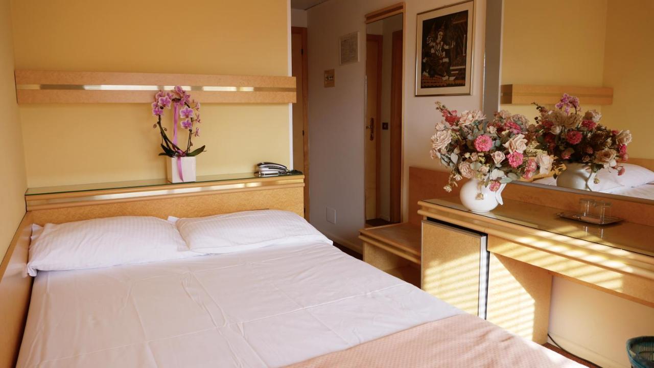 Hotel Antares Градо Экстерьер фото